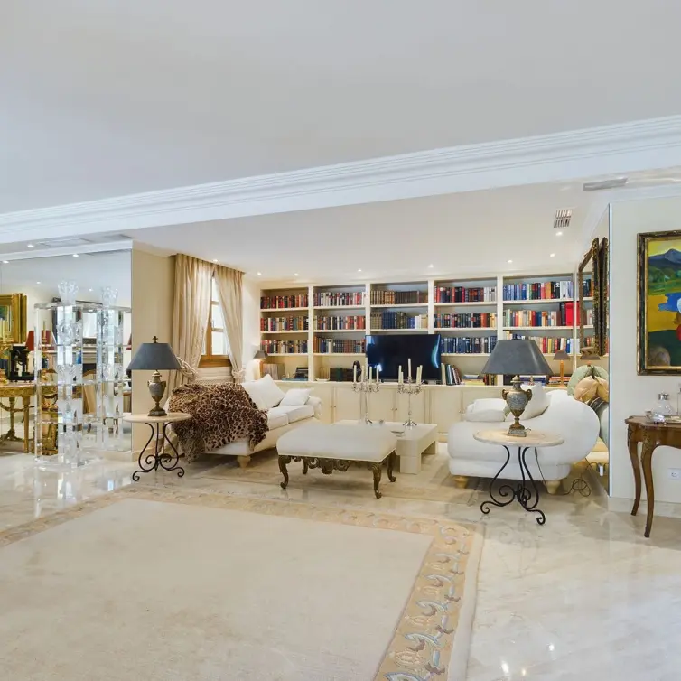 Sale of detached villa in Nueva Andalucía