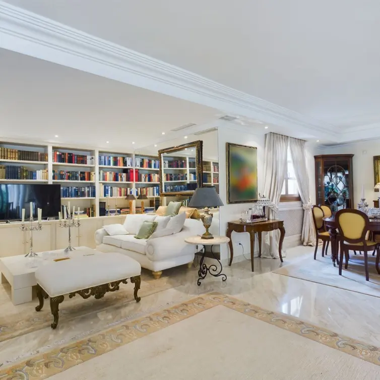 Sale of detached villa in Nueva Andalucía