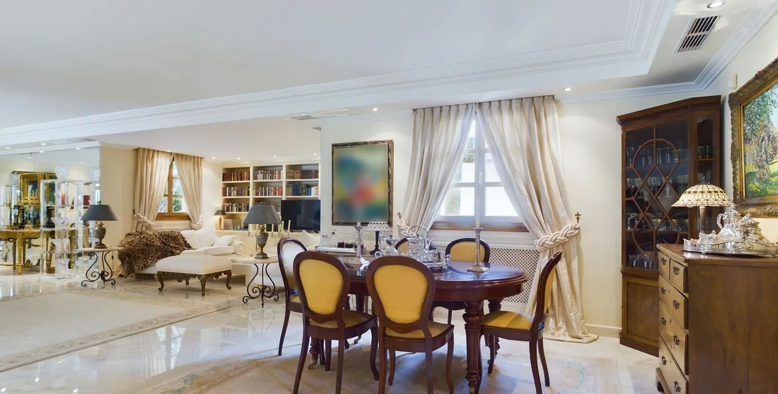 Sale of detached villa in Nueva Andalucía 11