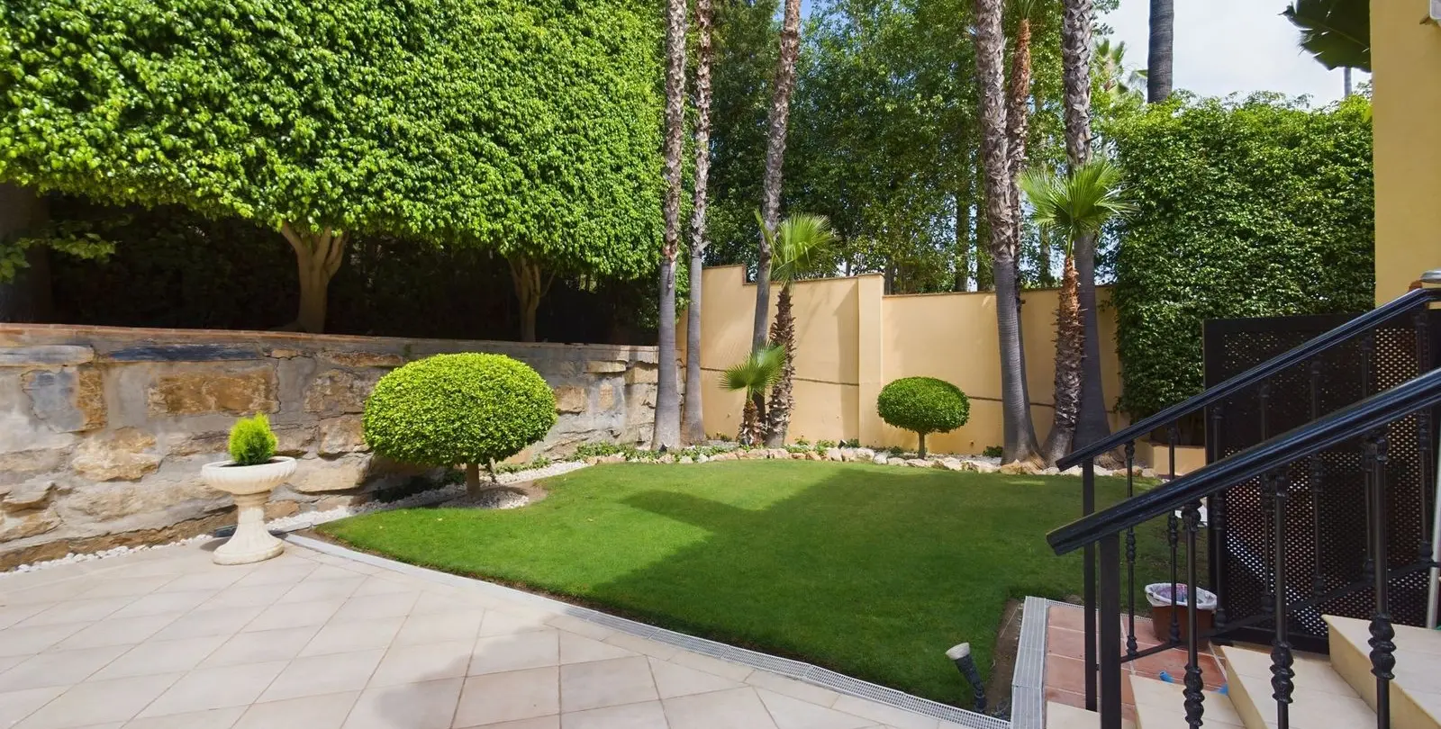 Sale of detached villa in Nueva Andalucía 43