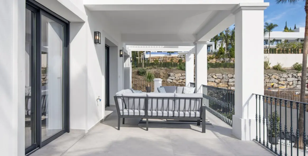 Продажа  отдельно стоящей виллы в Los Flamingos 18