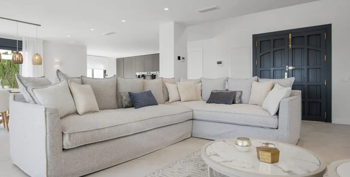 Продажа  отдельно стоящей виллы в Los Flamingos 25