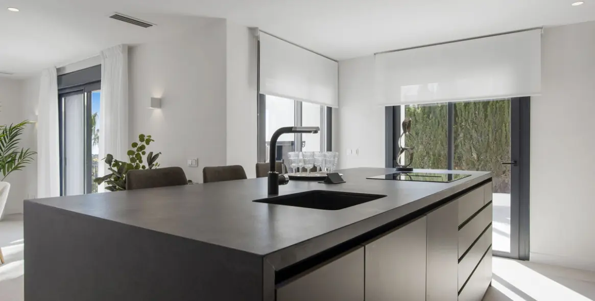 Продажа  отдельно стоящей виллы в Los Flamingos 31