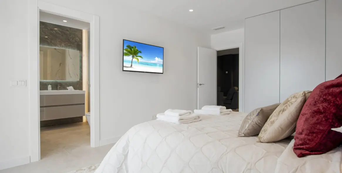 Продажа  отдельно стоящей виллы в Los Flamingos 41