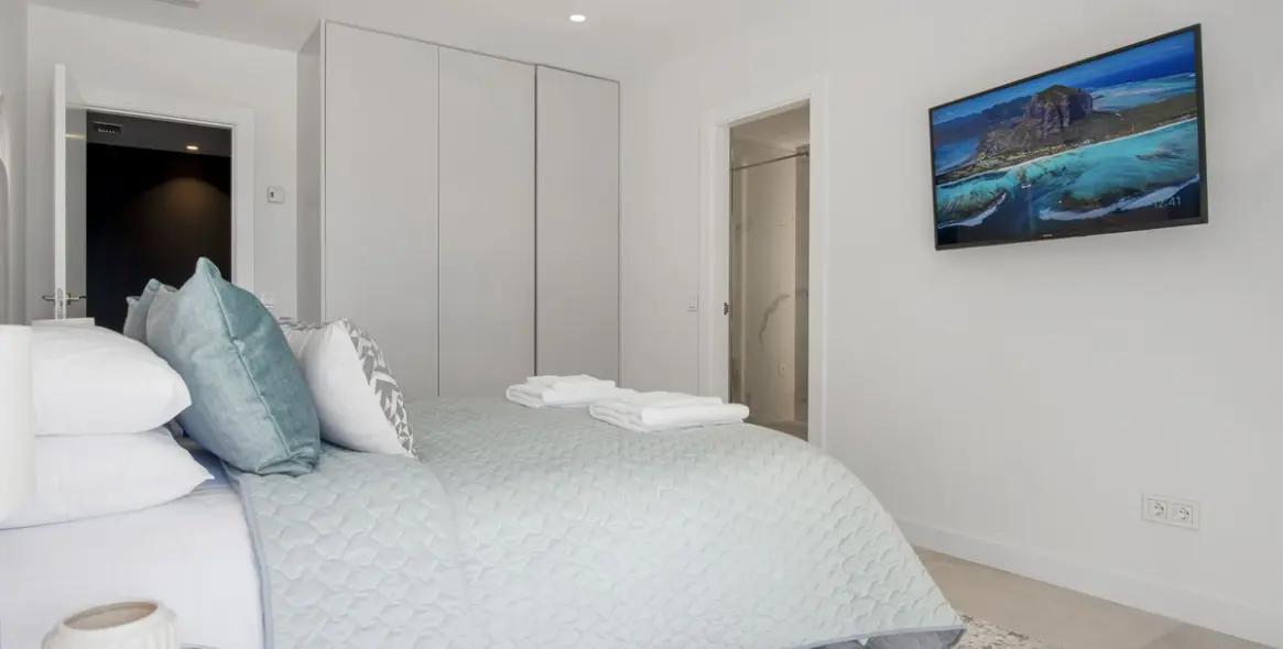 Продажа  отдельно стоящей виллы в Los Flamingos 43