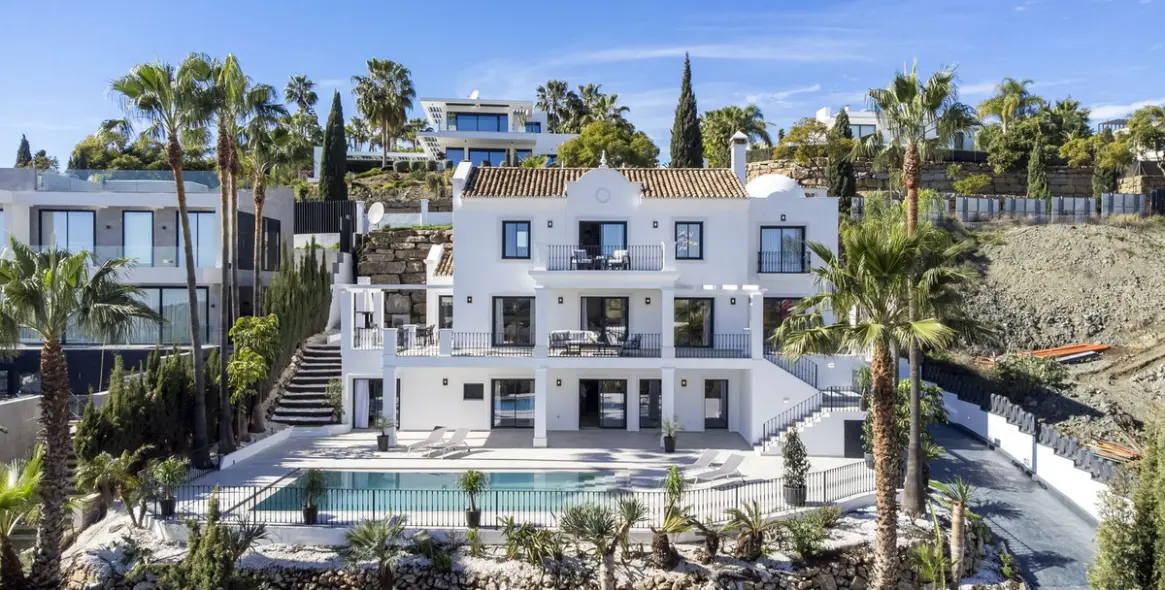 Продажа  отдельно стоящей виллы в Los Flamingos 69