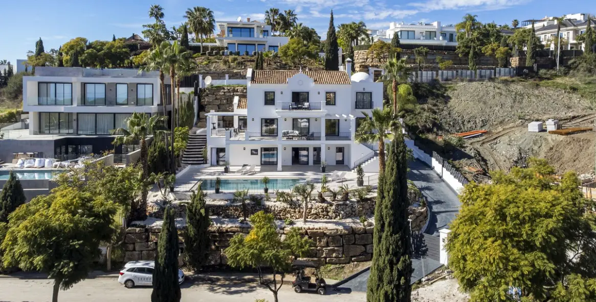 Продажа  отдельно стоящей виллы в Los Flamingos 73