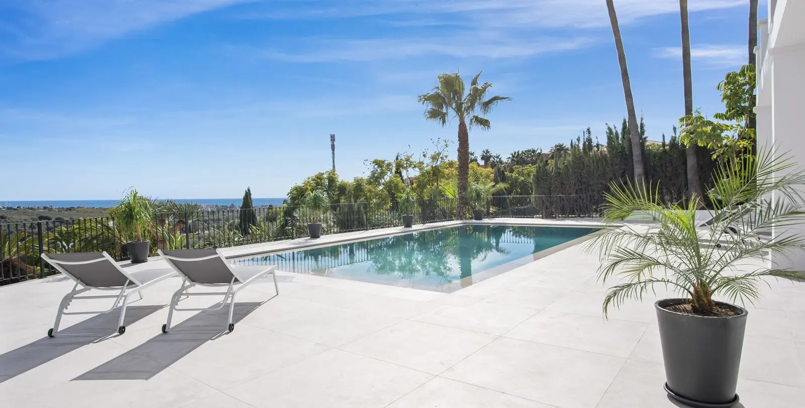Sale of detached villa in Los Flamingos 5