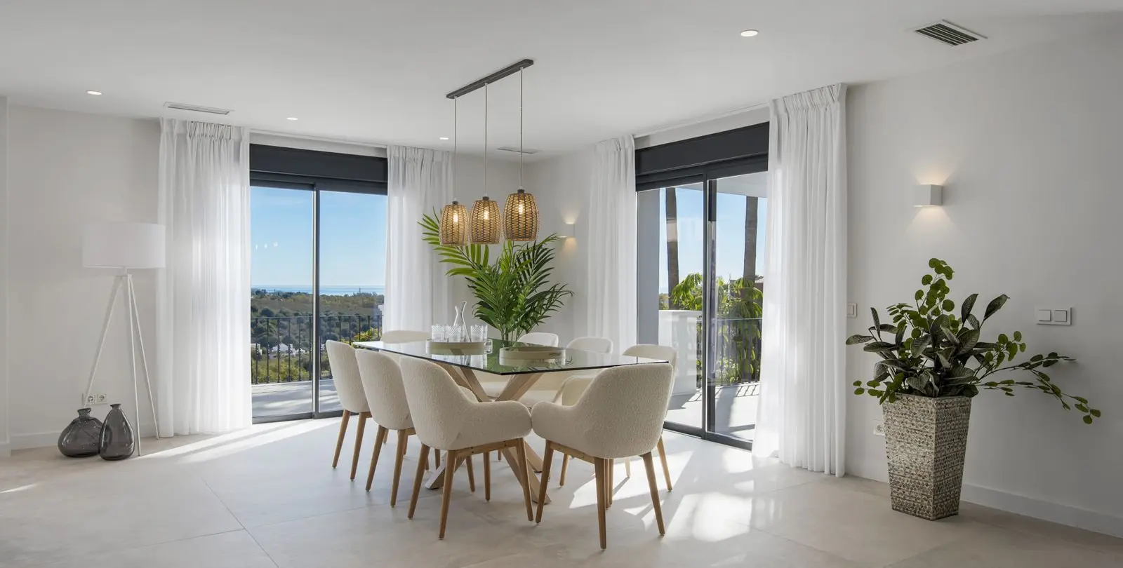 Sale of detached villa in Los Flamingos 28