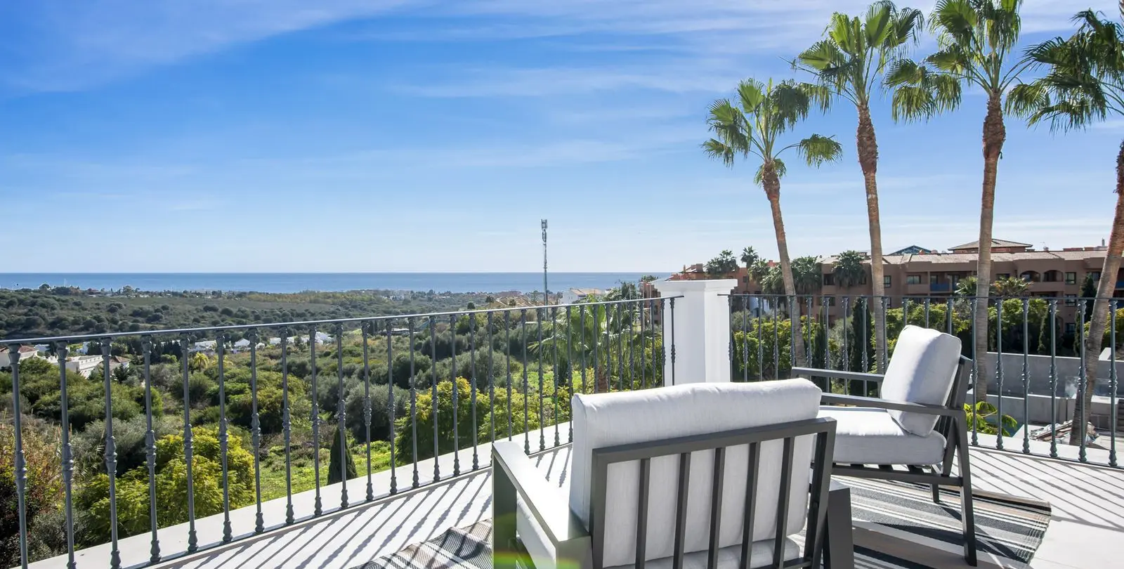 Sale of detached villa in Los Flamingos 38
