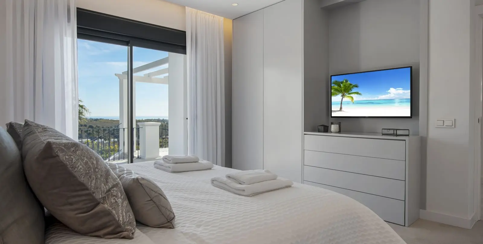 Sale of detached villa in Los Flamingos 49