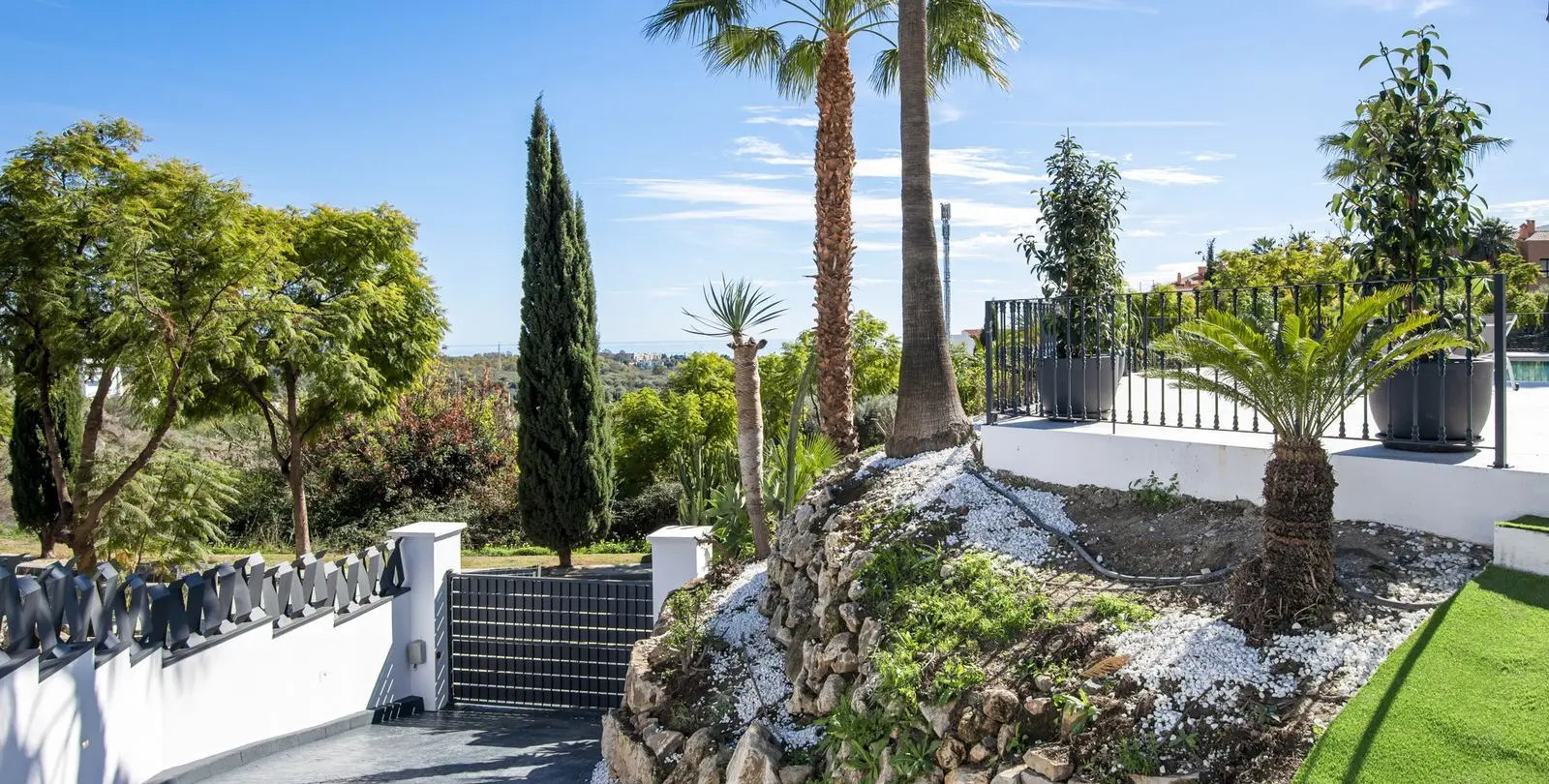 Sale of detached villa in Los Flamingos 66