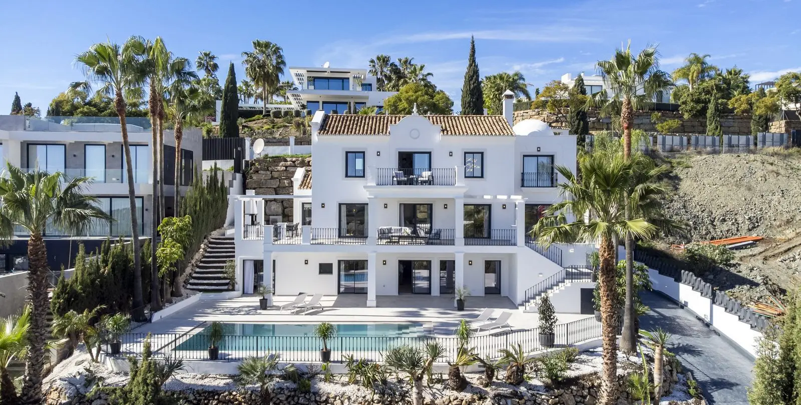 Sale of detached villa in Los Flamingos 69