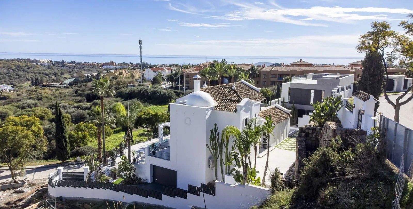 Sale of detached villa in Los Flamingos 72