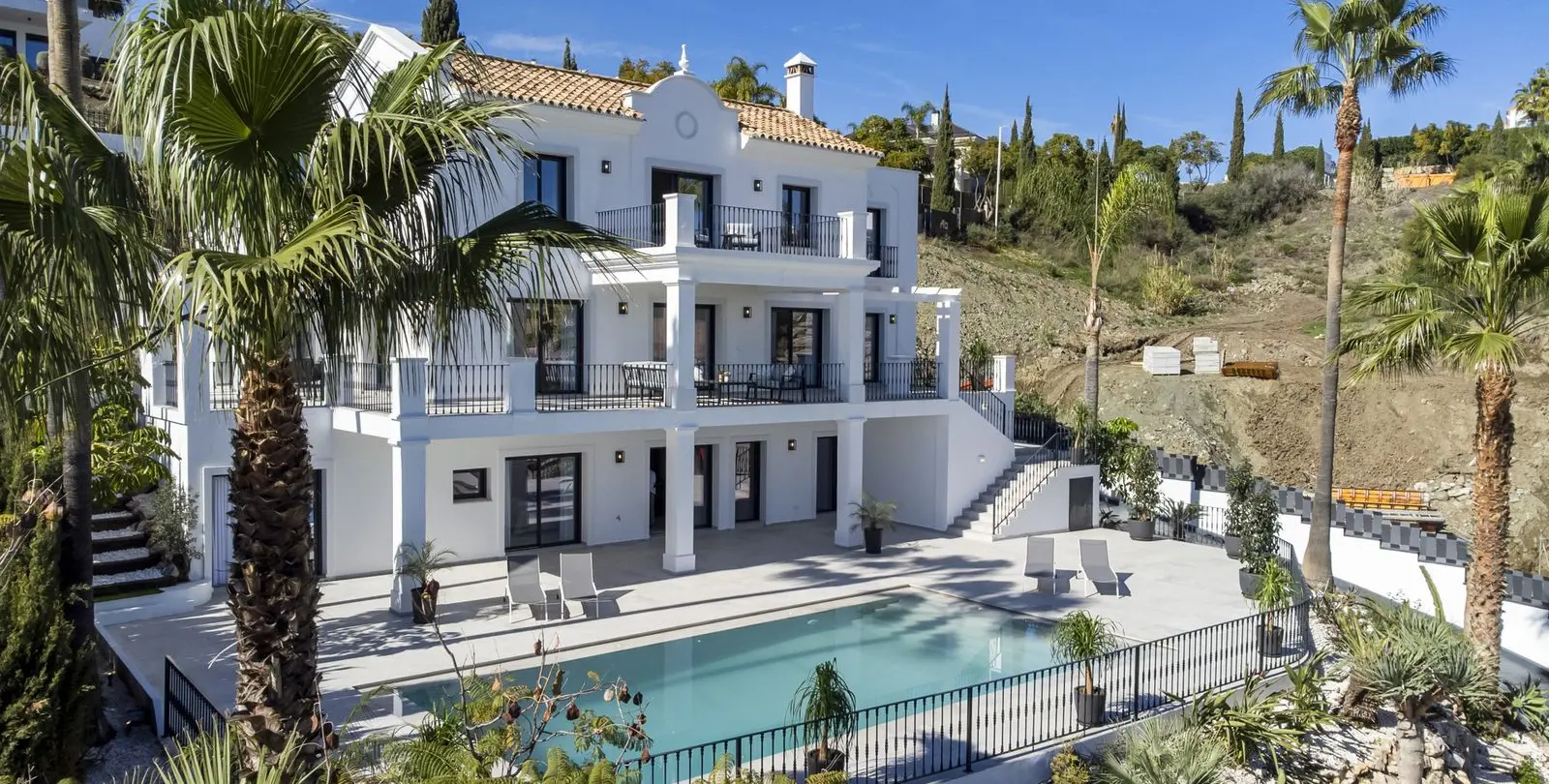 Sale of detached villa in Los Flamingos 74