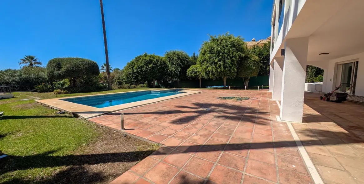 Sale of detached villa in Nueva Andalucía (district Nueva Andalucía) 3