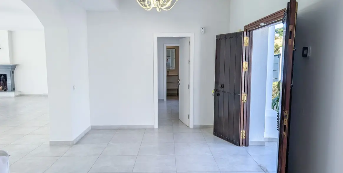 Продажа  отдельно стоящей виллы в Nueva Andalucía 19