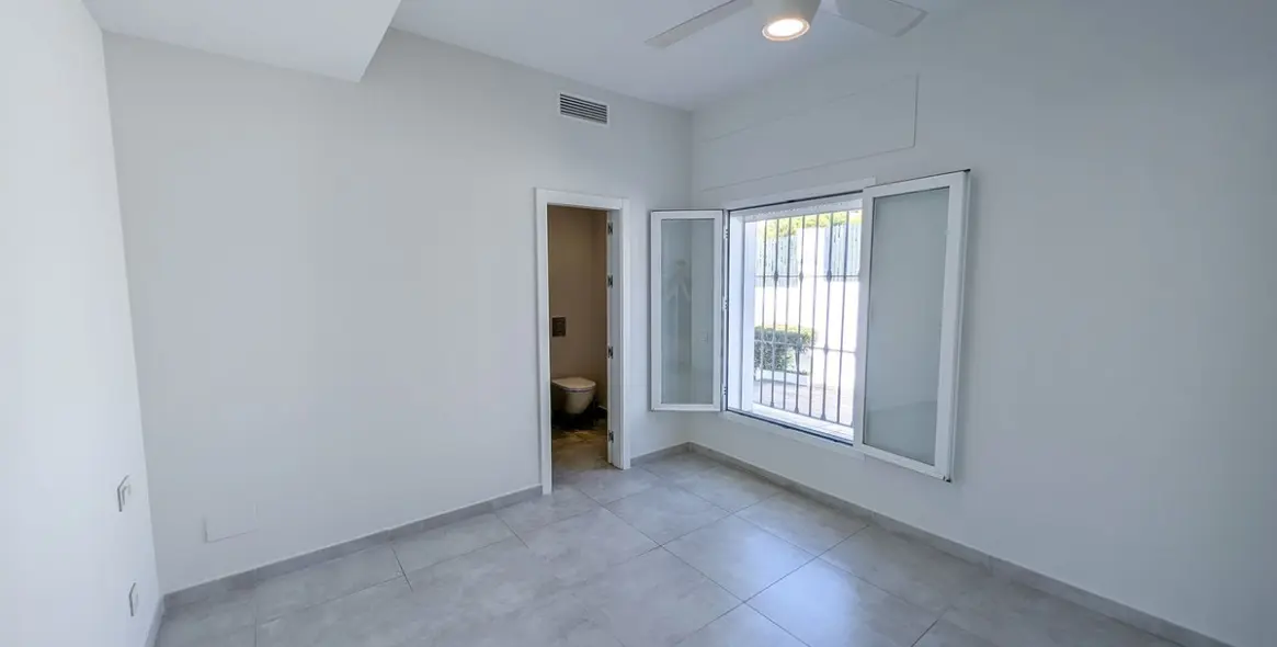 Продажа  отдельно стоящей виллы в Nueva Andalucía 20