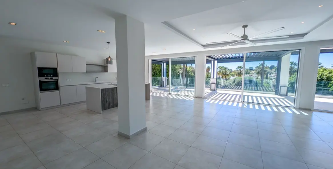 Sale of detached villa in Nueva Andalucía 23