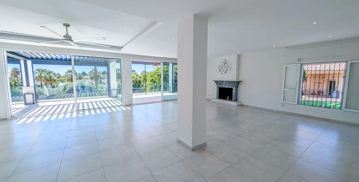 Sale of detached villa in Nueva Andalucía 25