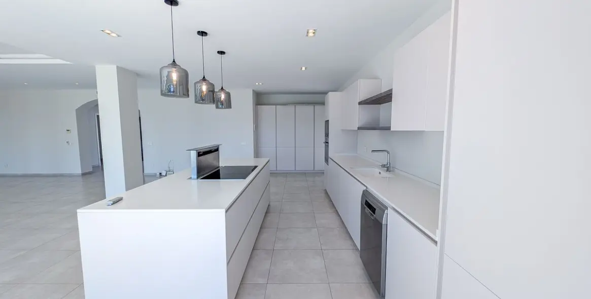 Sale of detached villa in Nueva Andalucía 28