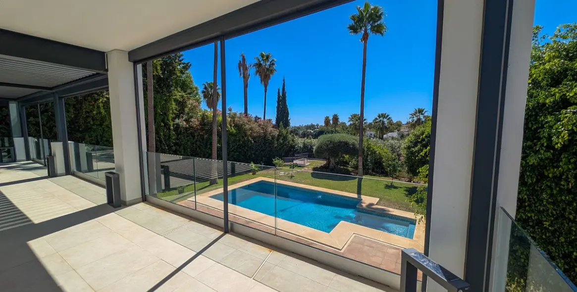 Sale of detached villa in Nueva Andalucía 33