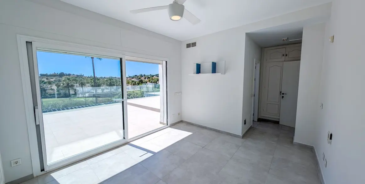 Sale of detached villa in Nueva Andalucía 38