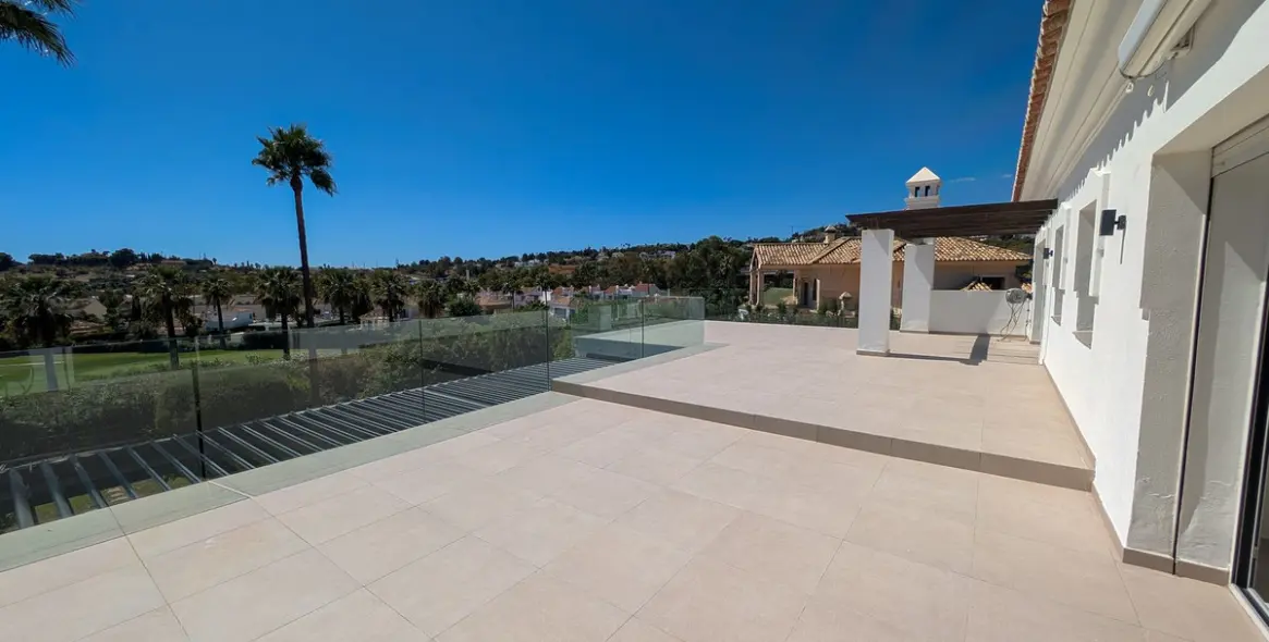 Sale of detached villa in Nueva Andalucía 40