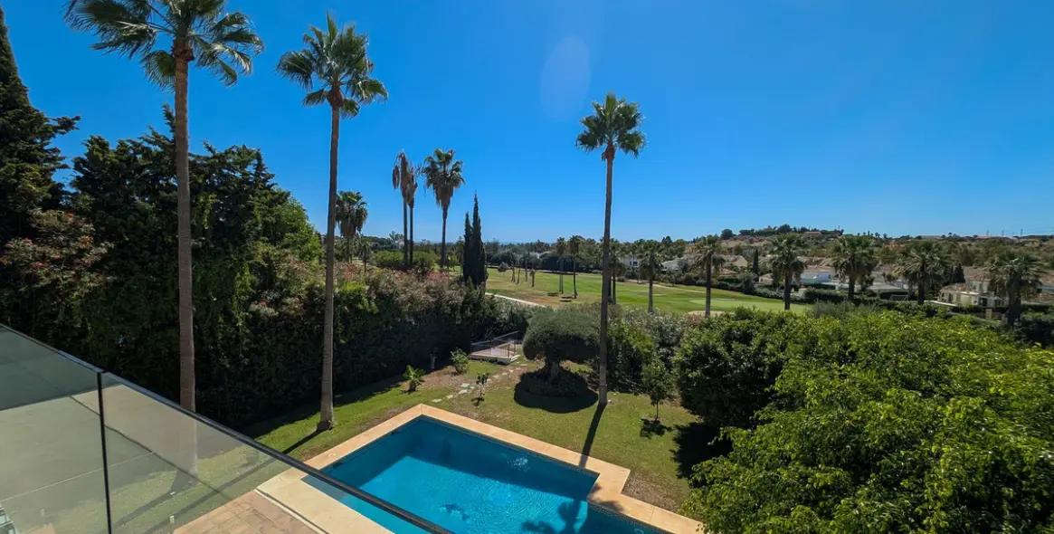 Sale of detached villa in Nueva Andalucía 41