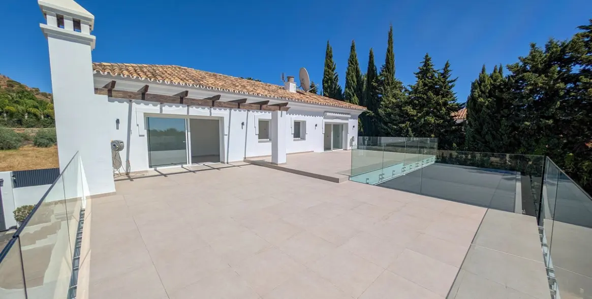 Sale of detached villa in Nueva Andalucía 43