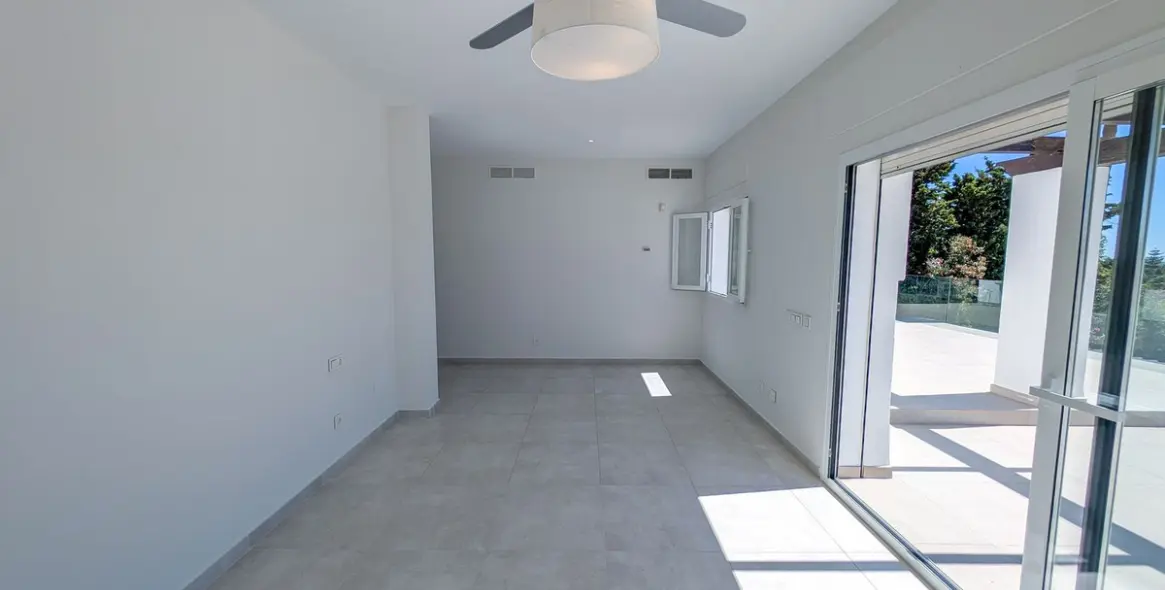 Sale of detached villa in Nueva Andalucía 44
