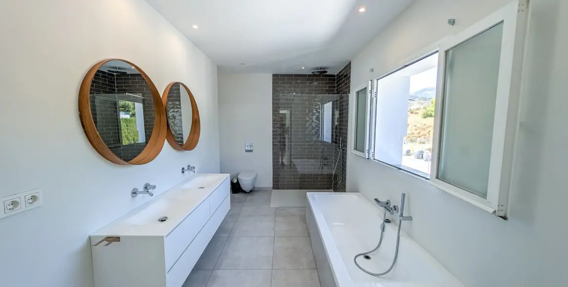 Sale of detached villa in Nueva Andalucía 47