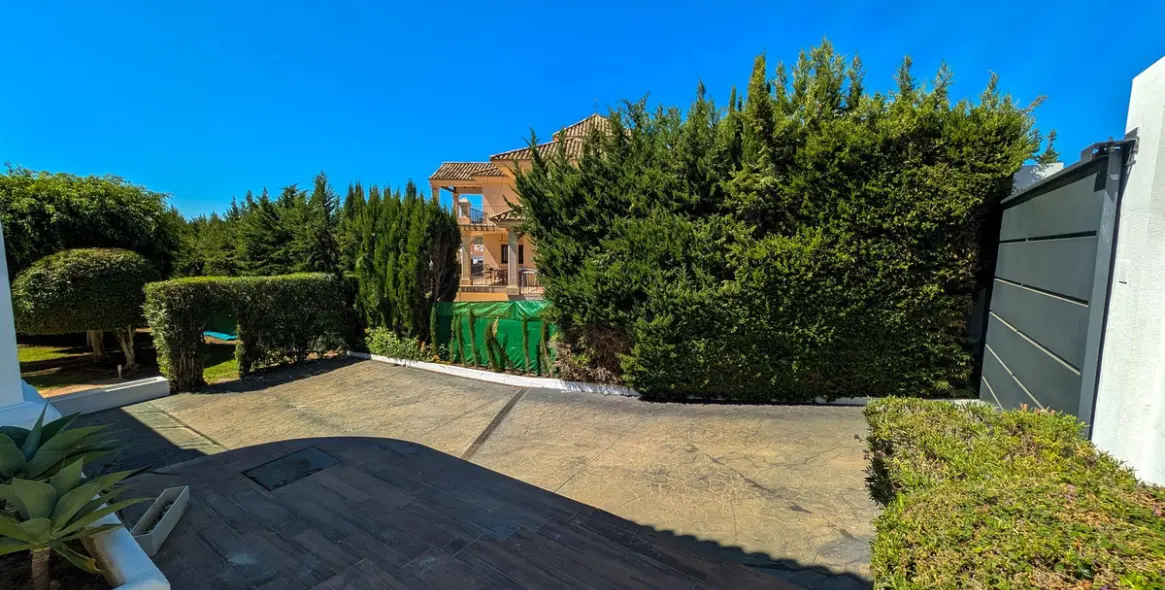 Sale of detached villa in Nueva Andalucía 53