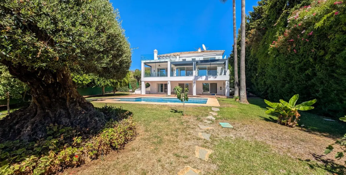 Sale of detached villa in Nueva Andalucía 58