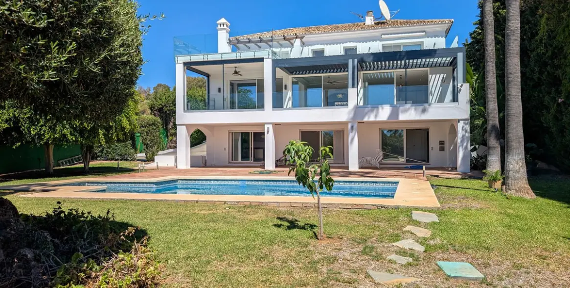 Продажа  отдельно стоящей виллы в Nueva Andalucía 80
