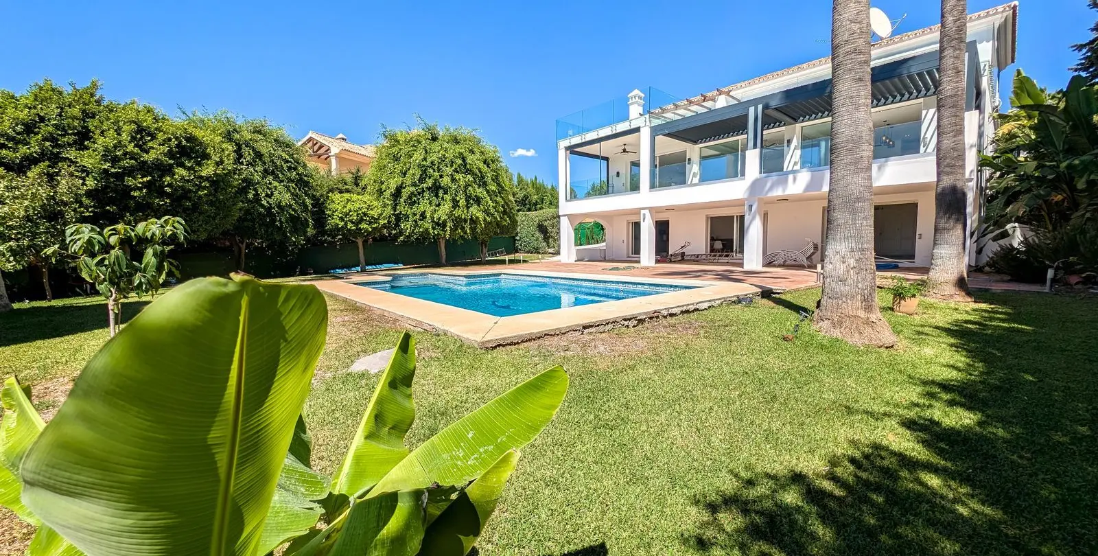 Sale of detached villa in Nueva Andalucía 1