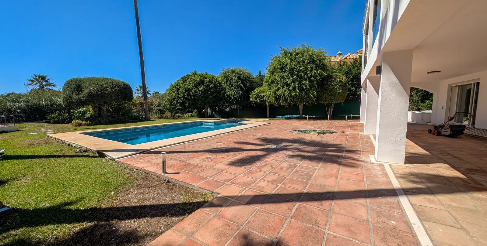 Sale of detached villa in Nueva Andalucía 3