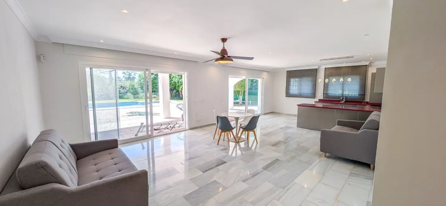 Sale of detached villa in Nueva Andalucía 4