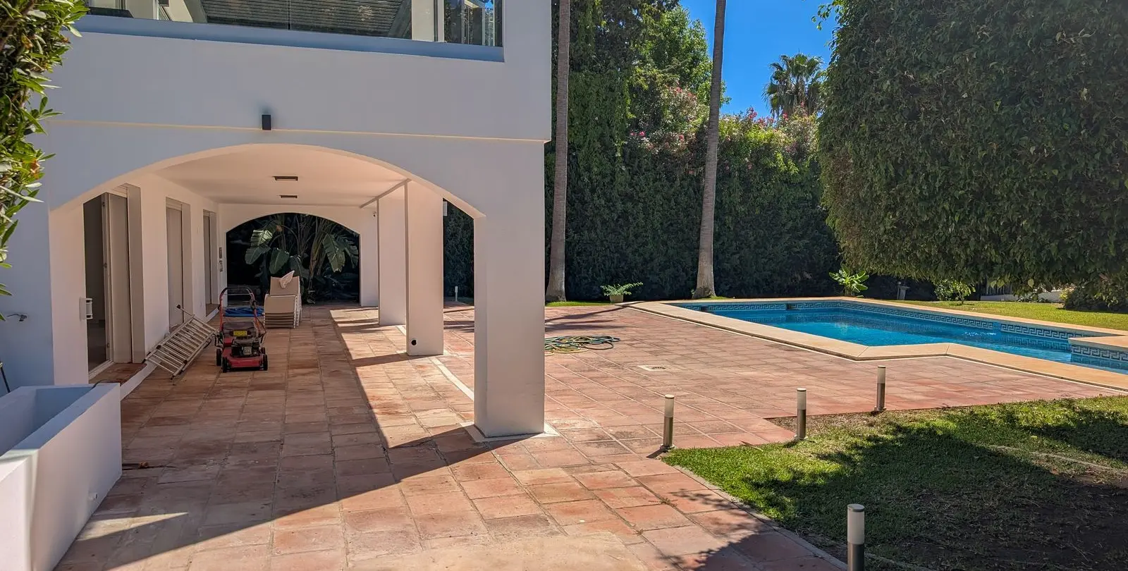 Sale of detached villa in Nueva Andalucía 10