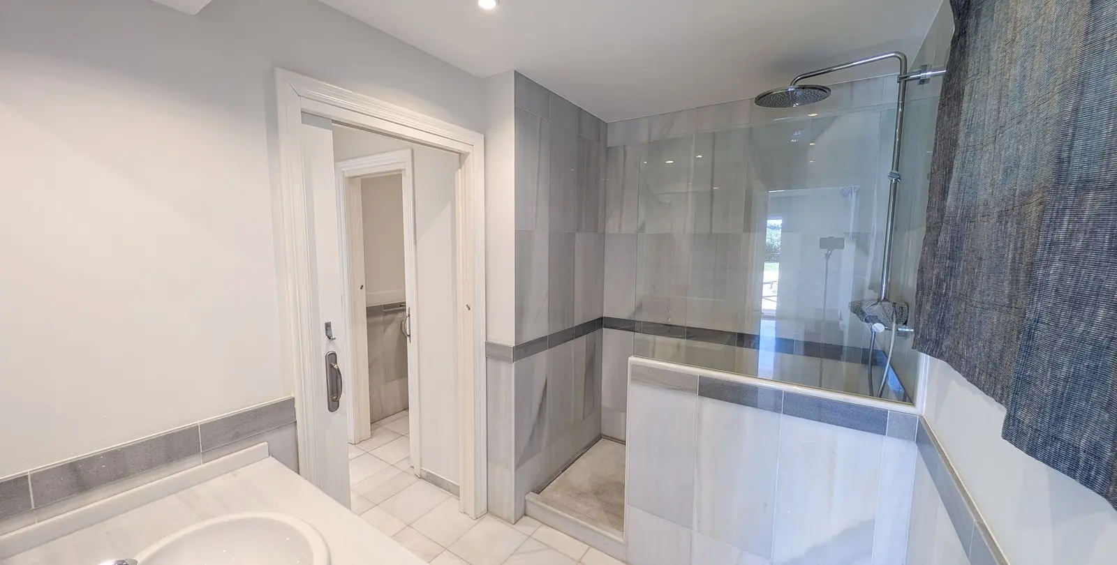 Sale of detached villa in Nueva Andalucía 12
