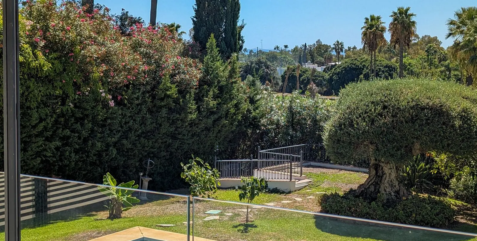 Sale of detached villa in Nueva Andalucía 32