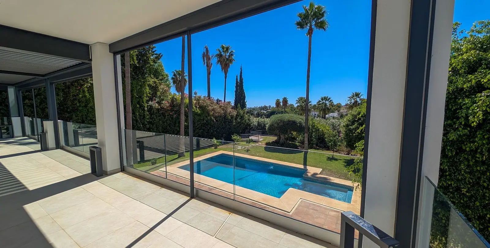 Sale of detached villa in Nueva Andalucía 33