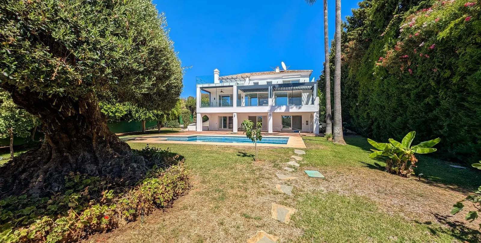 Sale of detached villa in Nueva Andalucía 58