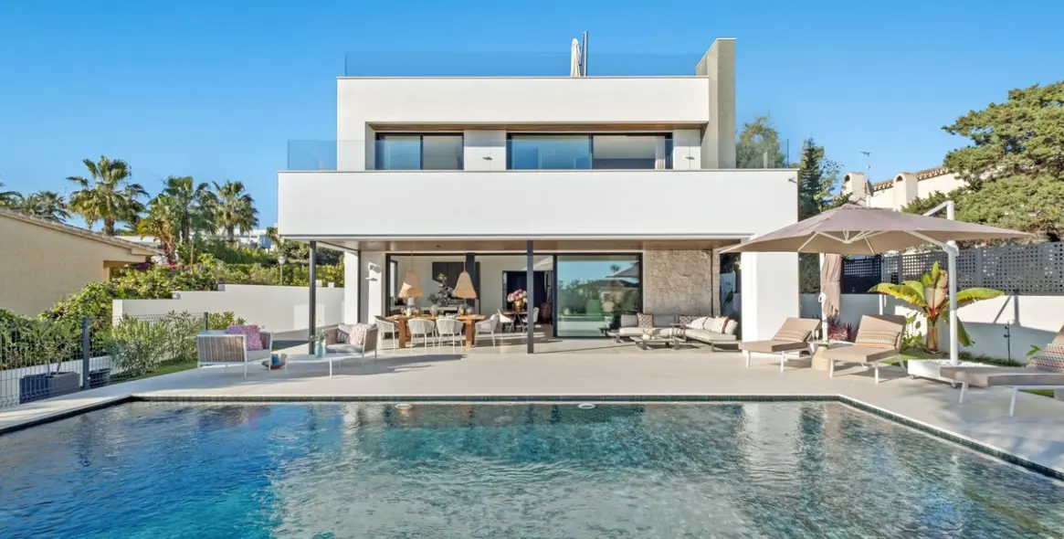 Sale of detached villa in Marbella East (district Marbesa) 1