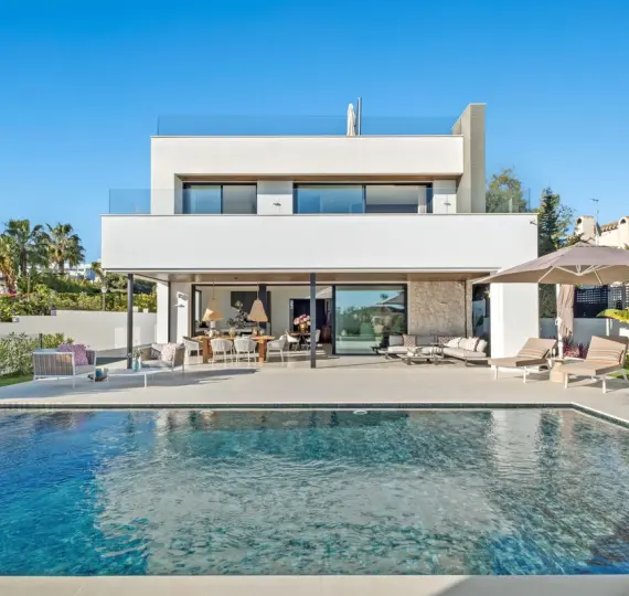 Detached villa R4975825