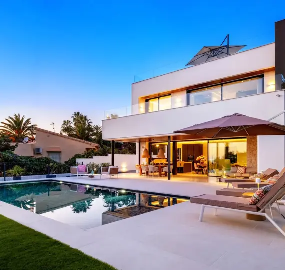 Detached villa R4975825