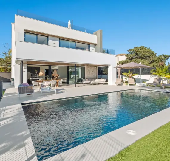 Detached villa R4975825