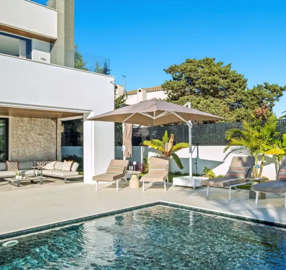 Detached villa R4975825