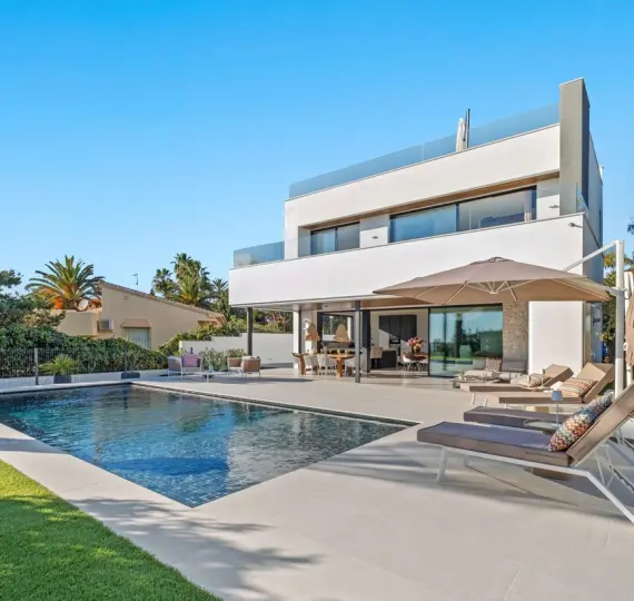 Detached villa R4975825