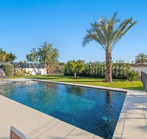 Detached villa R4975825